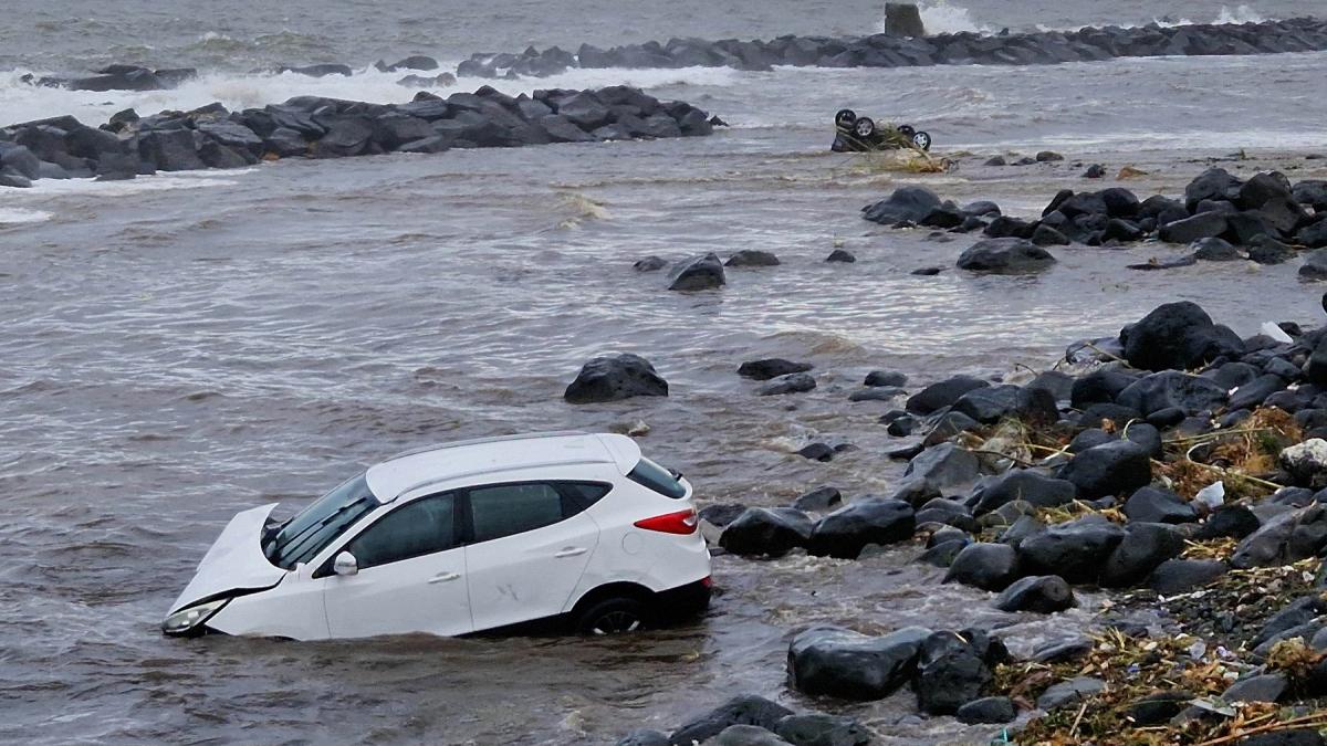 masina dusa de inundatii in mare