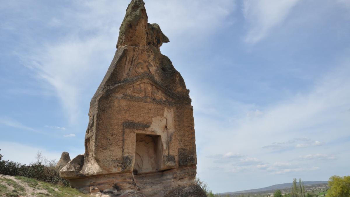 monument aslan kaya turcia inscriptie gravura