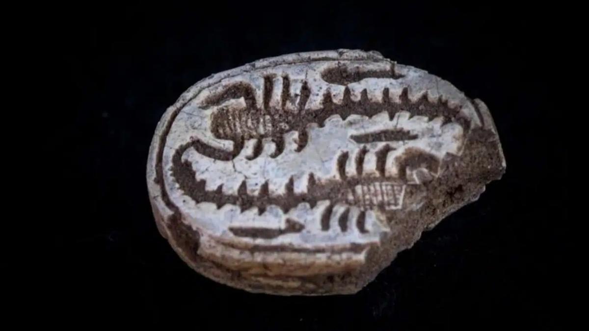 descoperire artefact amuleta scarabeu egiptul antic fetita israel