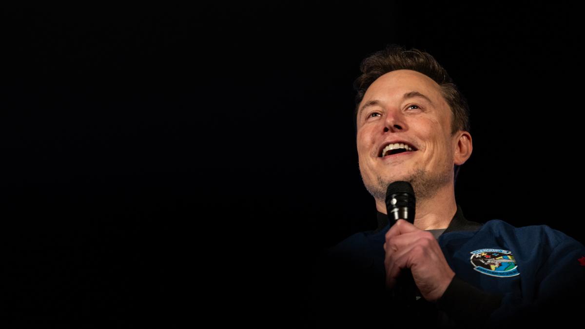 Elon Musk a devenit primul om din istorie cu o avere de peste 400 de miliarde de dolari