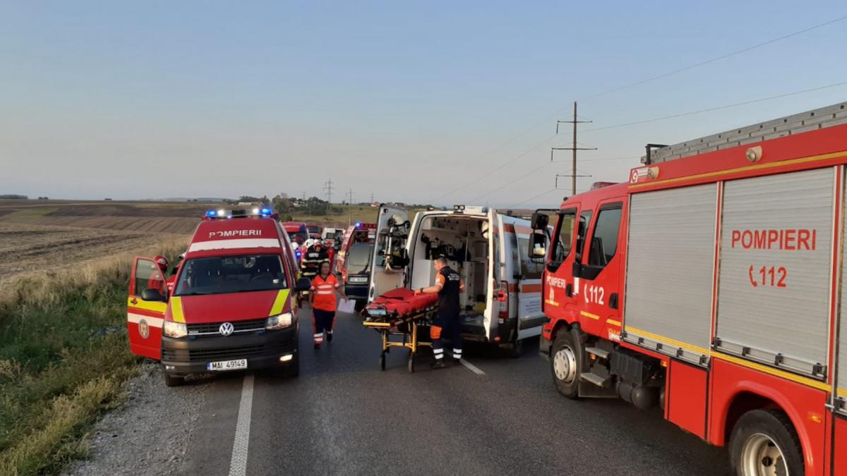 accident masini planul rosu interventie salvari pompieri ambulante