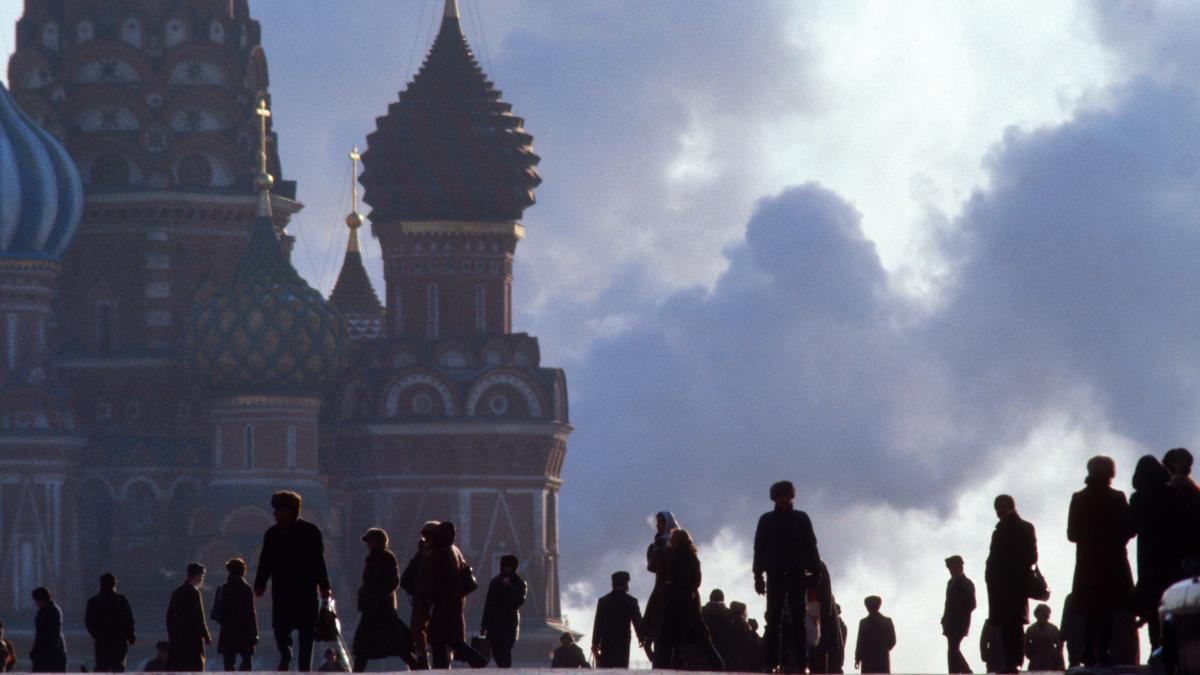 oameni pe strada in moscova