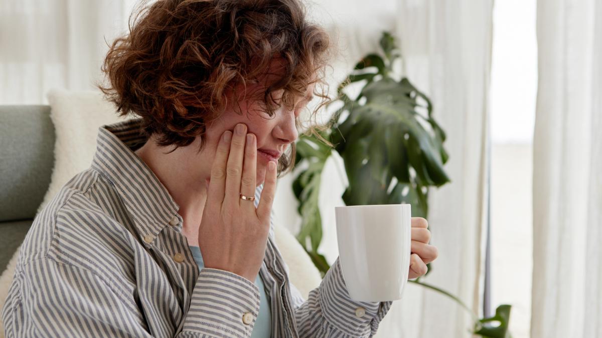 Este esențial să acordăm atenție semnelor care pot indica o problemă stomatologică. FOTO: Getty images.com