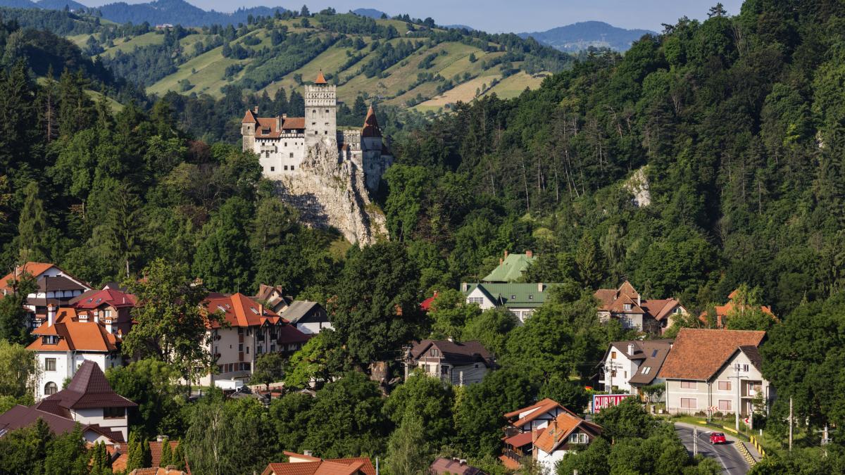 peisaj cu castelul bran