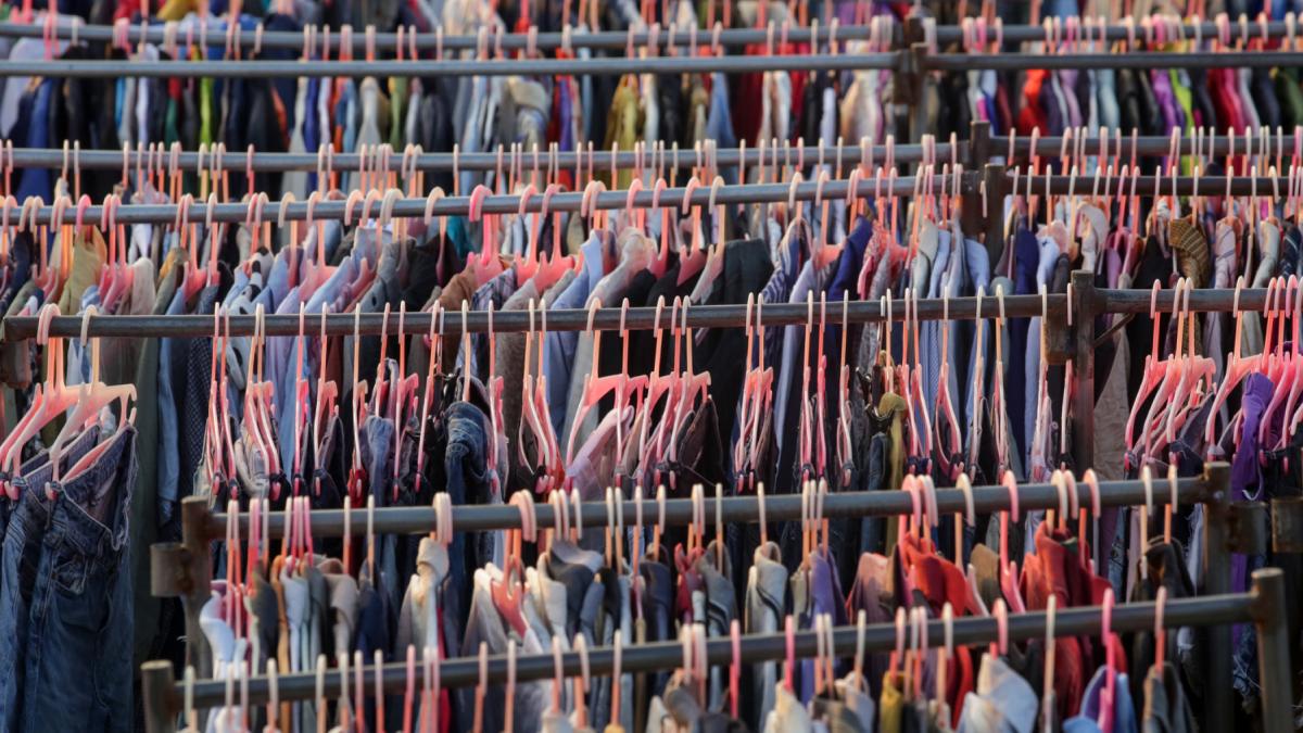 reciclare deseuri textile haine second hand