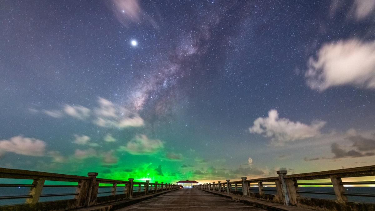 evenimente astronomice fenomene pe cer noaptea stele luna aurore boreale