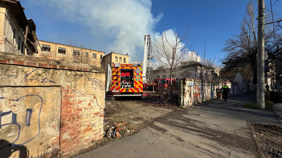 incendiu la fostul Liceu Timpuri Noi