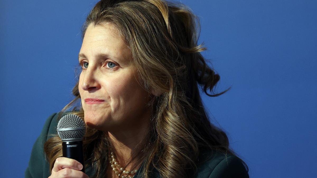 Chrystia Freeland la microfon foto getty
