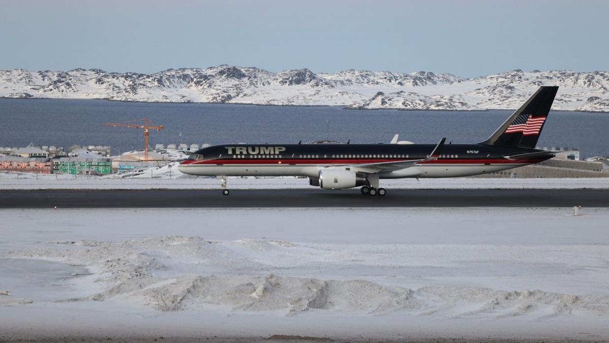 avionul lui donald trump in groenlanda profimedia