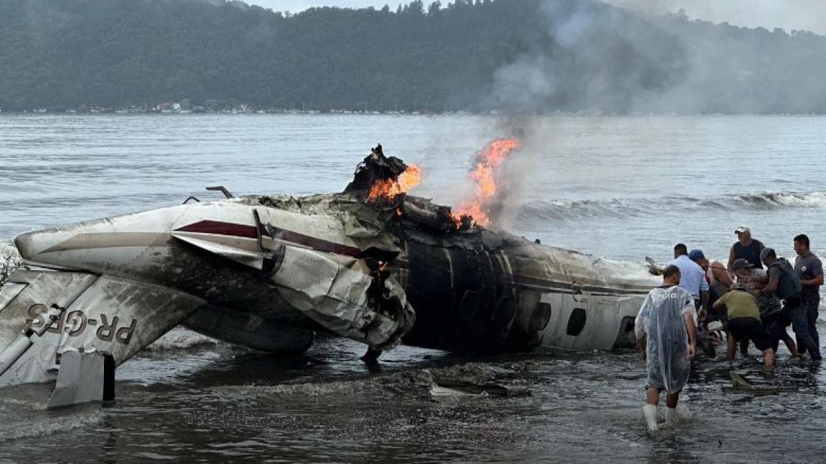 Un avion s-a prăbușit în Brazilia. Patru oameni, printre care și doi copii, au supraviețuit