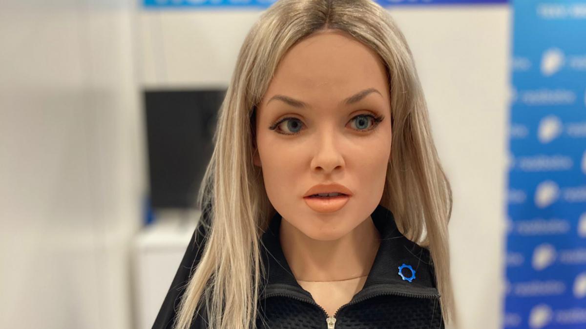 aria robot umanoid inteligenta artificiala iubita companion romantic