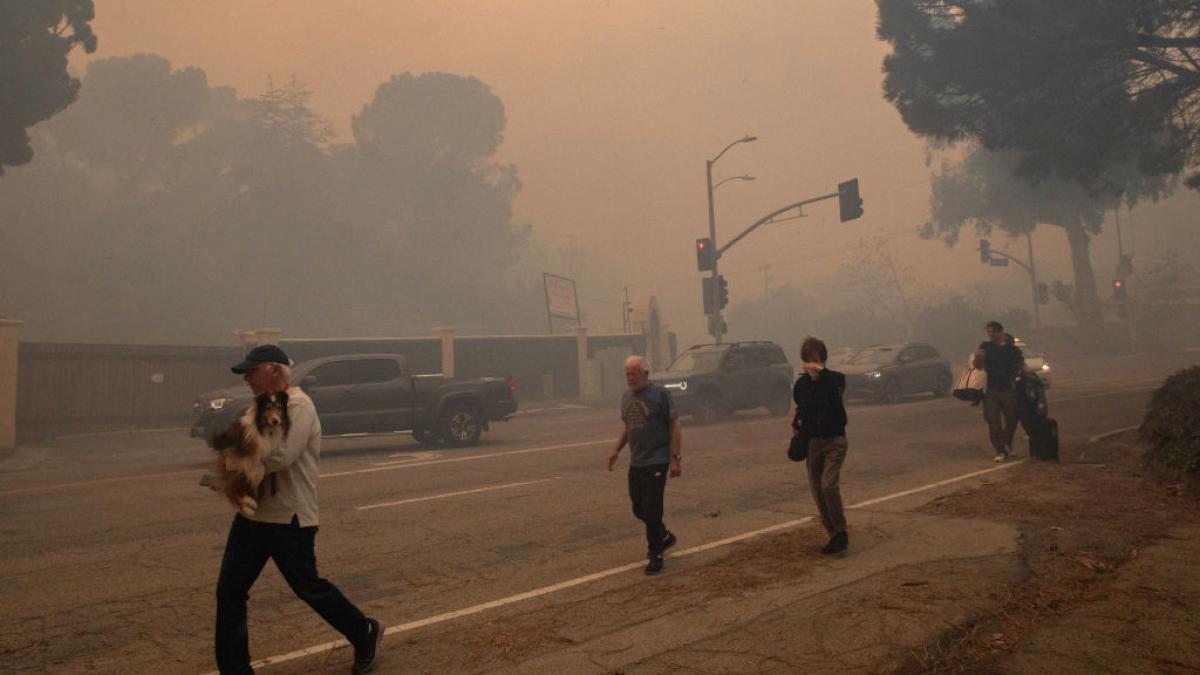 oameni afectati de incendiile din los angeles