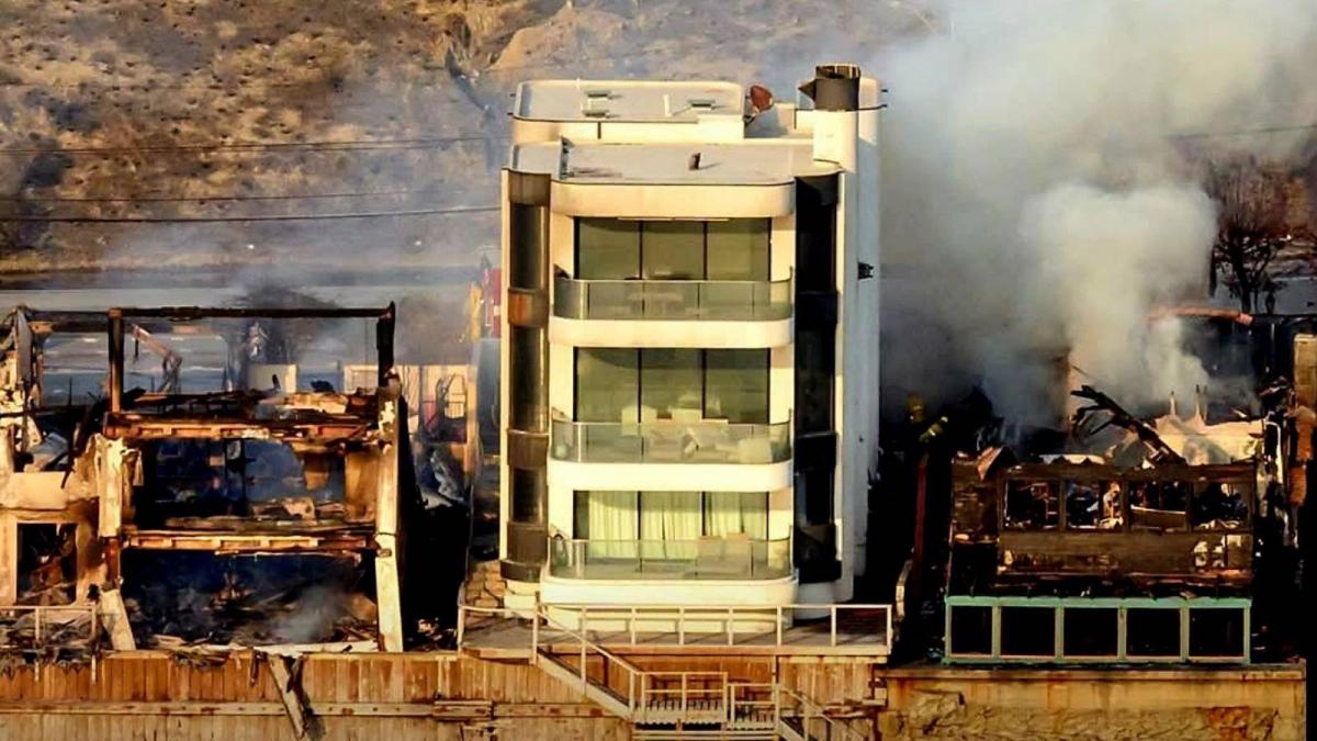 casa intacta dupa incendii los angeles