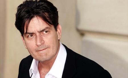 DupÄƒ Concedierea Din Doi BÄƒrbaÅ£i Si JumÄƒtate Charlie Sheen Se ApucÄƒ De Design Grafic Antena 3