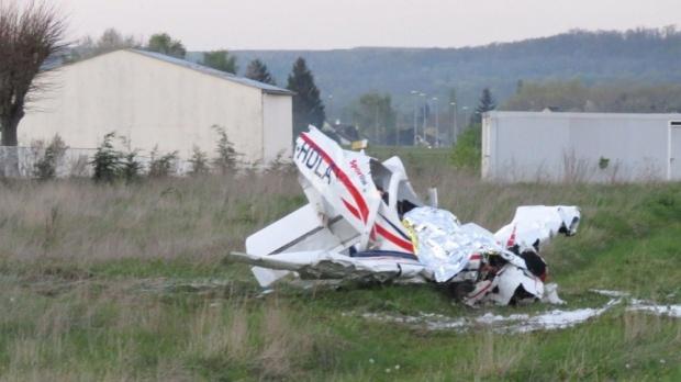 Tragedie aviatică! Cinci morţi, inclusiv trei copii, au murit în urma prăbuşirii unui avion uşor  127