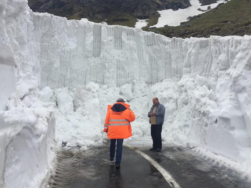 Imagini De Acum Din Romania Zăpadă De 5 Metri Echipajele Se