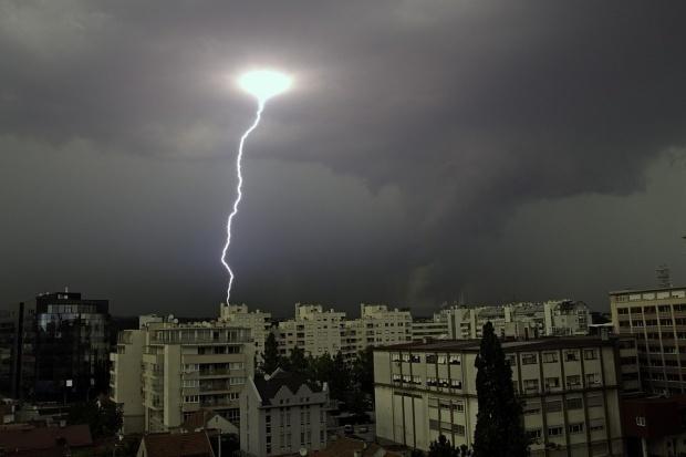 Furtună în București. Anunțul făcut de meteorologi