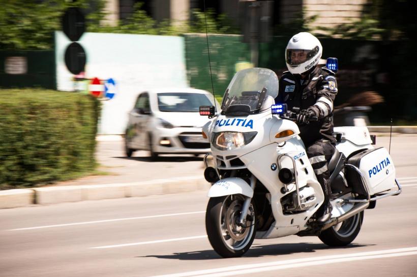 Un PoliÈ›ist A FÄƒcut SenzaÈ›ie Pe StrÄƒzile Din BucureÈ™ti BÄƒrbatul A Fost Surprins Dansand Pe MotocicletÄƒ