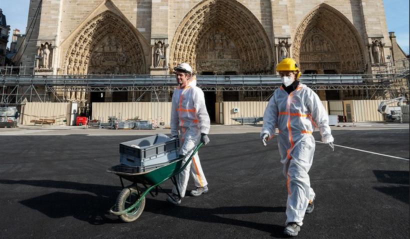 Descoperire arheologică rară, în timpul restaurării catedralei Notre-Dame: Sicriul unui cunoscut poet a fost găsit în toiul lucrărilor