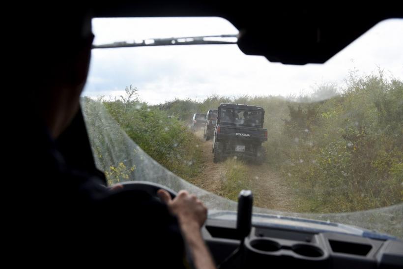 Bătuți și puși să meargă desculți prin cenușă fierbinte. Croația e acuzată de orori la graniță, unde s-au găsit munți de resturi arse