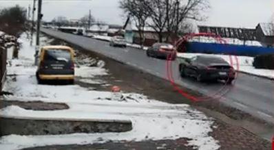 Accidentul cumplit din Suceava a fost filmat: Momentul în care mașina se izbește de cisternă și ia foc. O întreagă familie a murit