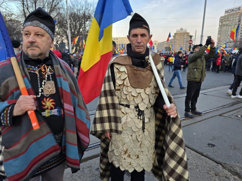 Ce nu s-a văzut la televizor de la protestul AUR. Reportaj incognito în mijlocul manifestanților. „Poate că George nu e în Polonia”