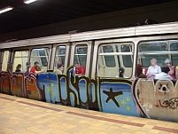 Metroul s-a oprit din cauza unei sinucigaşe