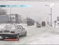 Românii fac faţă cu greu zăpezii
