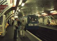 Haos şi violenţe la metroul din Paris