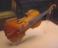 O vioară Stradivarius strânge... milioane de dolari