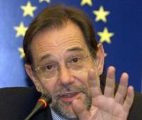 Javier Solana: UE este "retrasă în sine"