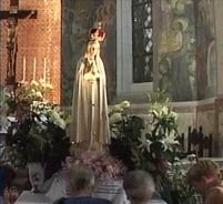 Mii de credincioşi la statuia  Fecioarei Maria 