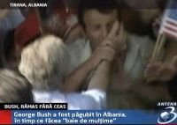 Lui Bush i s-a furat ceasul în Albania (VIDEO)