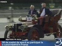 Cursă de maşini de epocă în Franţa