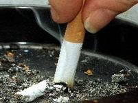 Unul din doi români adulţi fumează