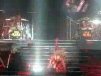 Beyonce s-a prăbuşit pe scenă în timpul unui concert <font color=red>(VIDEO)</font>