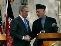 Întâlnire între preşedintele afgan şi George Bush