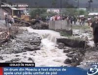 Pericol de inundaţii în 11 judeţe. Ploile au răscolit România <font color=red>(VIDEO)</font>