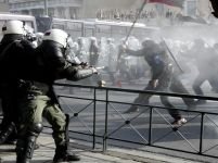 Grecia. Confruntări violente între imigranţi şi poliţie
