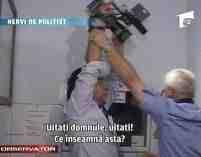Un poliţist din Timişoara a agresat un cameraman <font color=red>(VIDEO)</font>
