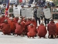 Protestele continuă în Myanmar. Accesul la Internet a fost oprit <font color=red>(VIDEO)</font>