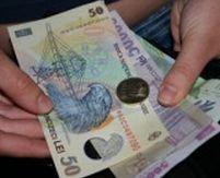 Bugetarii cer acordarea retroactivă a salariului minim
