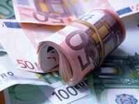 Moneda Euro la un nou nivel record faţă de dolar