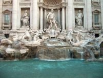 Fântâna Trevi din Roma a fost ţinta unui act de vandalism
