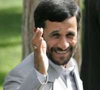 Ahmadinejad s-a oferit să fie observator la alegerile prezidenţiale din SUA