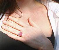 Sarkozy i-a dăruit Carlei un inel identic cu cel oferit Ceciliei <font color=red>(FOTO)</font>