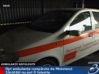 În Hunedoara, ambulanţele noi stau nefolosite în garaje