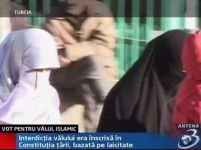 Parlamentul Turciei a autorizat purtarea vălului islamic în şcoli