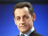 Sarkozy oferă jumătate de miliard de euro pentru salvarea suburbiilor Franţei