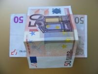 România va adopta moneda europeană în 2015